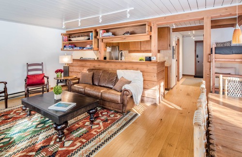 Moose Wilson Road Condo | Outpost: Hollyhock 2011