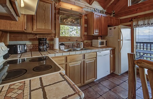 Gatlinburg - Pigeon Forge House | Outrageous Views Enjoy Smoky Mountain Sunrises & Sunsets! A Toast To Happiness!