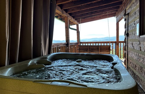 Gatlinburg - Pigeon Forge House | Outrageous Views Enjoy Smoky Mountain Sunrises & Sunsets! A Toast To Happiness!