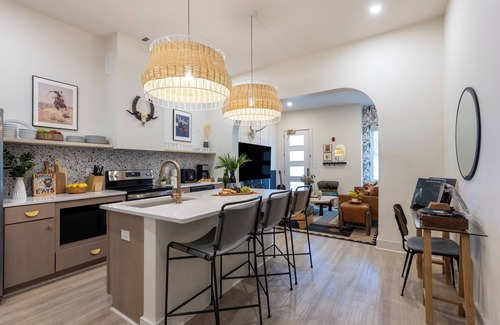 Five Points House | Outrider Buyout- 3 units by AvantStay | Sleeps 36