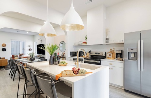 Historic Edgefield House | Outrider Buyout - 4 Units by AvantStay | 16 Bdrs
