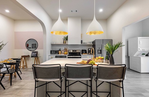 Historic Edgefield House | Outrider Buyout - 4 Units by AvantStay | 16 Bdrs