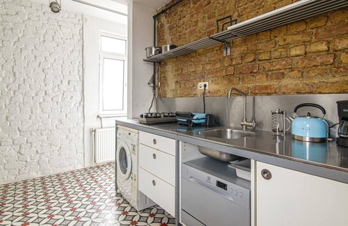 Beyoglu Apartment | Outstanding Flat With City and Sea View in Beyoglu