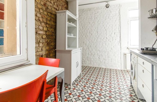 Beyoglu Apartment | Outstanding Flat With City and Sea View in Beyoglu