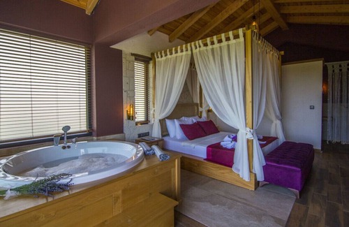 Yaniklar Villa | Outstanding Villa with Private Pool and Jacuzzi in Fethiye