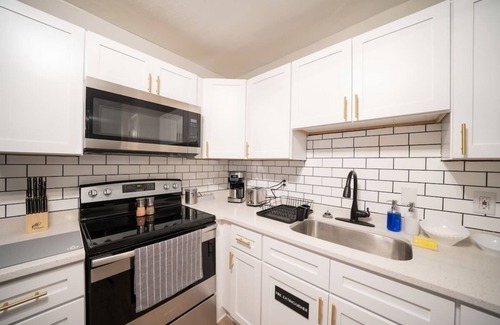 North Camellia Acres Apartment | OV 15th Bay - Lucidia Suite