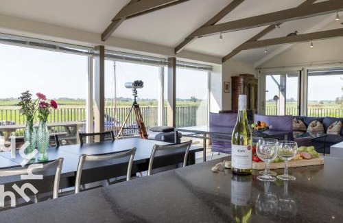 Blokzijl Villa | OV573 - Luxurious, modern holiday villa for 11 people on the water near Giethoorn