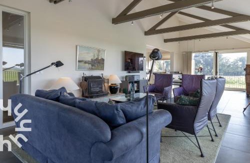 Blokzijl Villa | OV573 - Luxurious, modern holiday villa for 11 people on the water near Giethoorn