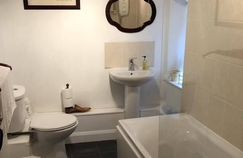 Ripponden Bed & Breakfast | Over The Bridge