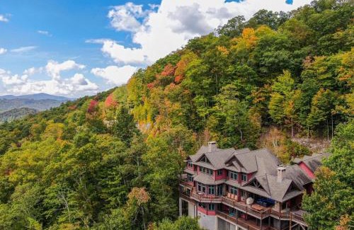 Banner Elk House | Overlook Estate in The Farm