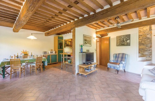 Corsanico-Bargecchia House | Overlooking the sea, this beautiful vacation home with pool welcomes you.