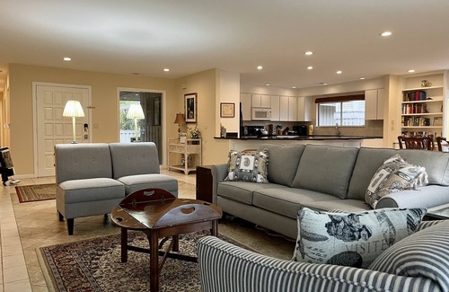 Baynard Oaks House | Overlooks Egret Island in Baynard Park. Pet friendly, pool and large lawn.