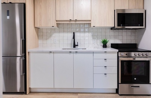 Kitchener Apartment | Oversized Trendy Studio Unit in Prime Downtown location