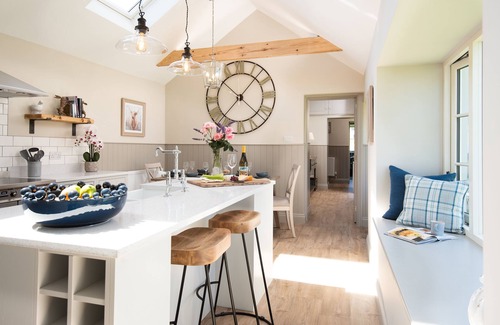 Belford Cottage | OVERVIEW COTTAGE - sleeps 6 in 3 bedrooms