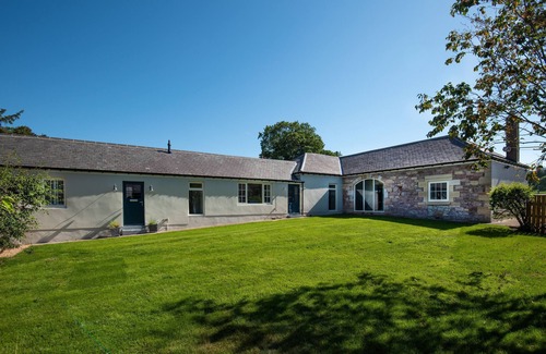 Belford Cottage | OVERVIEW COTTAGE - sleeps 6 in 3 bedrooms