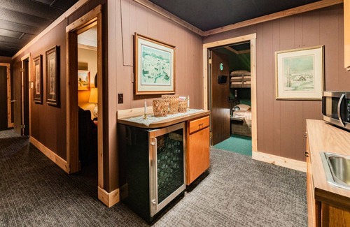 Ovid Apartment | Ovid Inn for Small Private Groups
