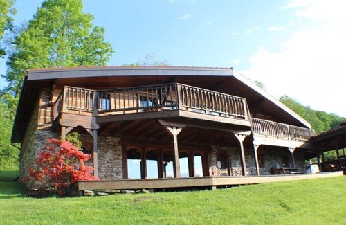 Confluence Cabin | OVR's Timber Ridge-Gorgeous Lodge located ON the GAP Trail in Confluence!
