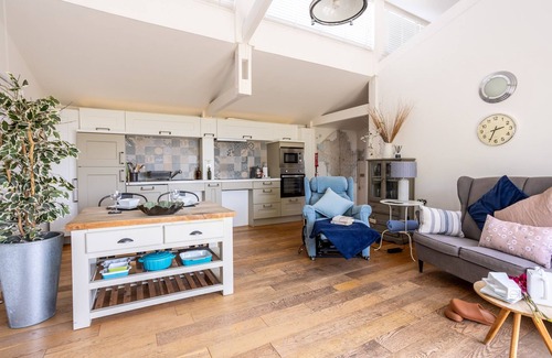 Llanfaelog Cottage | Owain’s Lake View : Pet-Friendly 1‑Bed Lakeside Apartment with Maelog Lake Views | Managed by Angles