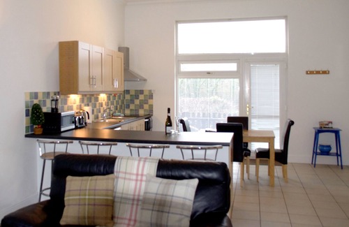 New Forest District House | Owl Barn is bright, spacious and airy, enjoying a peaceful farm setting