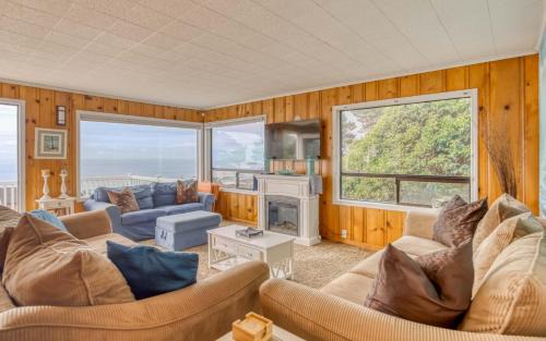 Roads End House | Owl Lookout