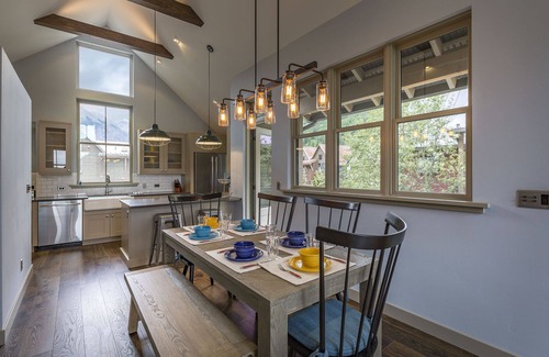 Telluride House | Owl Meadows LUX 3BR/3.5Bth Views, deck, fp; Walk to town, grocery EVERYWHERE