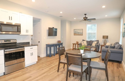 Dunedin Condo | Owl Nest Townhouse-Walk to downtown & the water! New heated POOL!