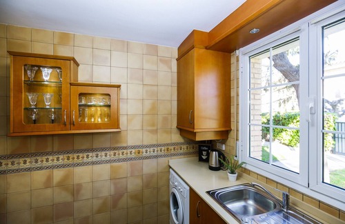 Cambrils Ski Chalet | OXFOR - Terraced House with Communal Pool