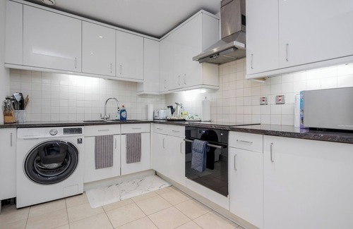City of Westminster Apartment | Oxford Street/Hyde Park Apartment, Excellent Location !
