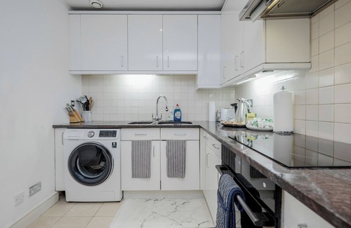 City of Westminster Apartment | Oxford Street/Hyde Park Apartment, Excellent Location !
