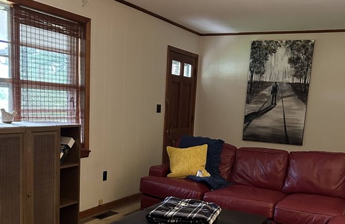 Oxford House | Oxford’s own Ms. Virginia’s, located in Taylor, MS, warmly welcomes you & yours!