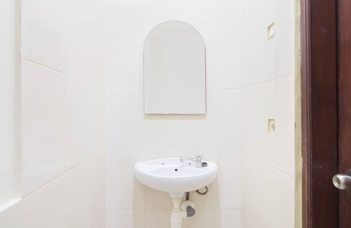 Imam Bonjol Hotel | OYO 2836 Sekar Sari Residence