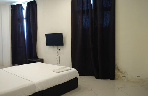 Bota Hotel | OYO 89792 Hamriz Hotel