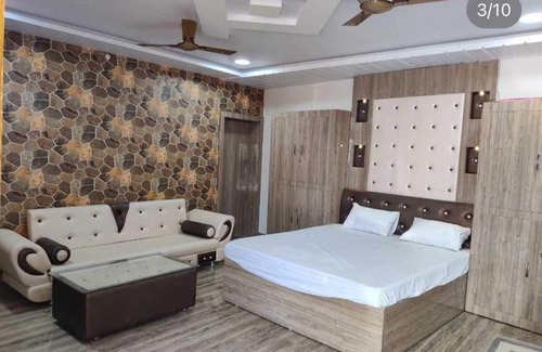 Narsimhapur Hotel | OYO 92654 Hotel Om Palace