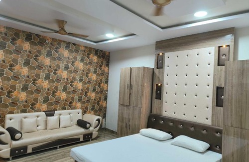 Narsimhapur Hotel | OYO 92654 Hotel Om Palace