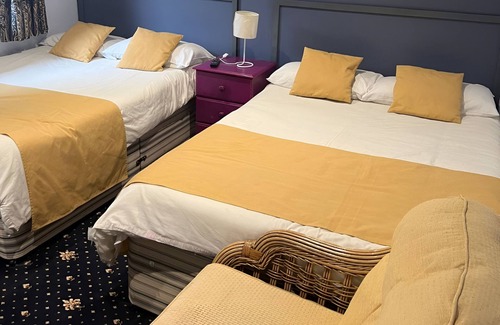 Bangor Hotel | OYO Baytree Lodge