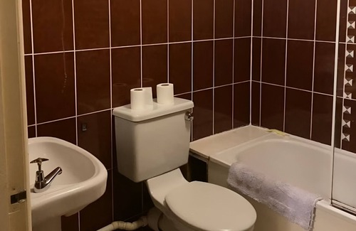 Bangor Hotel | OYO Baytree Lodge