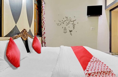 Neem Ka Thana Hotel | OYO Flagship Hotel Chandravanshi