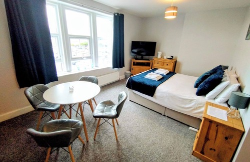 Greenock Hotel | OYO Gin House Hotel