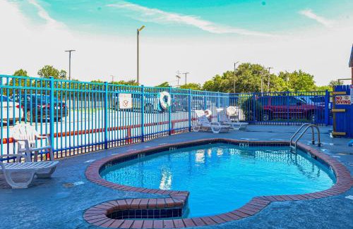 Irving Hotel | OYO Hotel Irving DFW Airport South