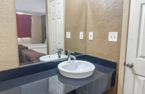 Mobile Hotel | OYO Hotel Mobile, AL I-65 at Airport Blvd