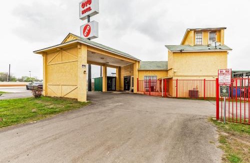 Lackland Terrace Hotel | OYO Hotel San Antonio Lackland near Seaworld