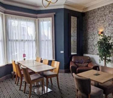 Skegness Hotel | OYO Ivy Hotel