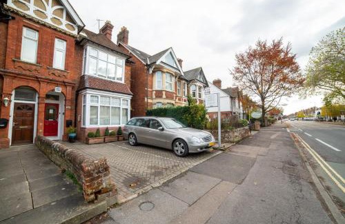 Summertown Hotel | OYO Lonsdale Guest House