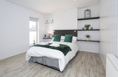 Belfast City Centre Hotel | OYO Queens Quarter