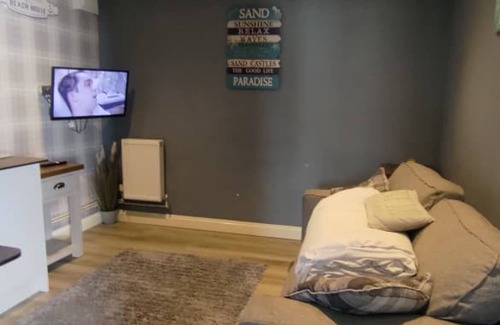 Newquay Cabin | OYO Shore Surf Lodge