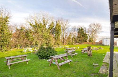 Wembley Park Hotel | OYO The Green Man Pub And Hotel