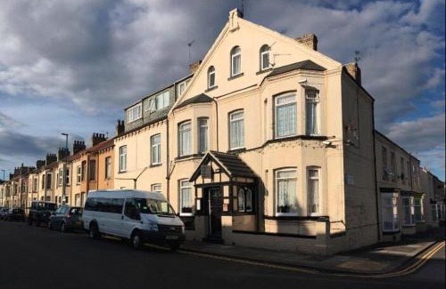 Redcar Hotel | OYO Tudor Lodge - Redcar Beach