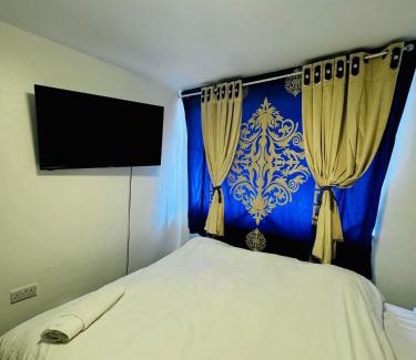 Bolton Bed & Breakfast | OYO Unique Private Rooms - Bolton Central, Free Parking