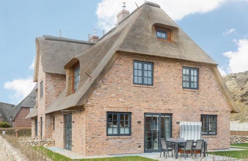 List House | Oyster Cove