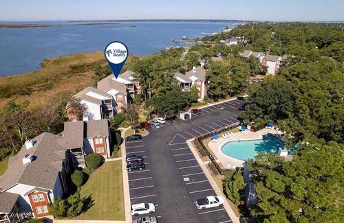 Colington Condo | Oyster Pointe E3: Soundfront | Shared Pool, Tennis